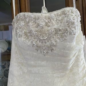 Beautiful, never worn lace fit and flare bridal gown